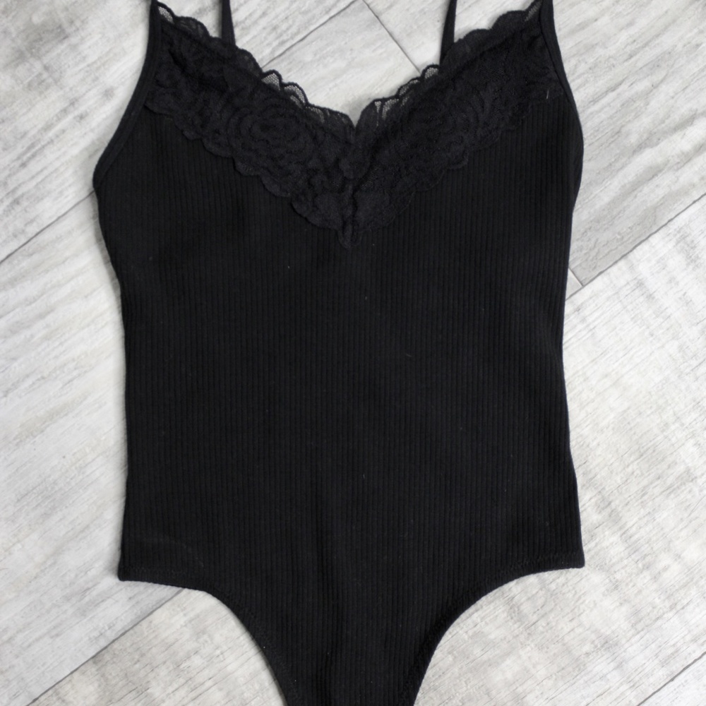 PINK/Victoria Secret Body Suit Lace Top